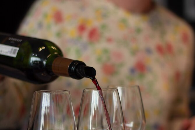 Introduction to Bordeaux wines paired with cheeses & charcuterie - Small groups and the host’s role