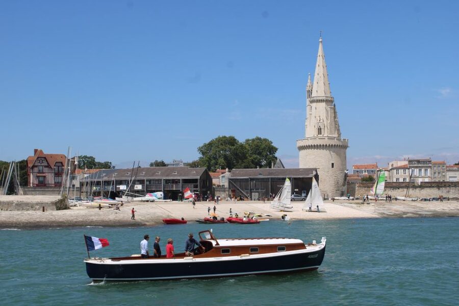 La Rochelle: 1-Hour Boat Tour of the Bay - Passing Richelieu Tower and its red-and-black lighthouse