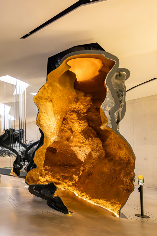 Lascaux IV: Full Replica Cave Experience Ticket - Entering the full-scale Lascaux cave