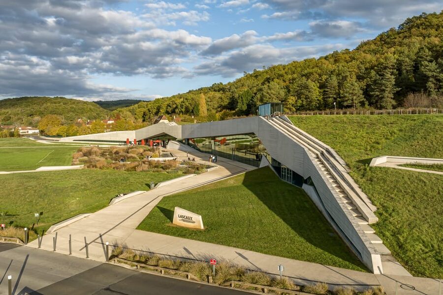 Lascaux IV: Full Replica Cave Experience Ticket - The workshop and theater add useful context