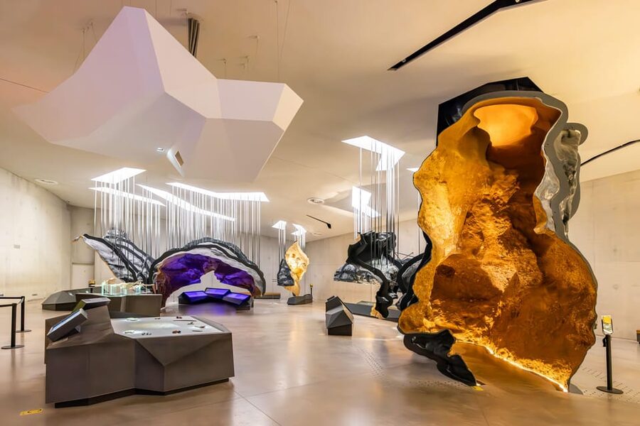 Lascaux IV: Full Replica Cave Experience Ticket - Getting organized before arrival