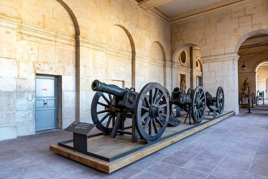 Les Invalides: Napoleon's Tomb & Army Museum Entry - World War I and World War II galleries