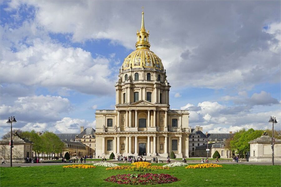 Les Invalides: Napoleon's Tomb & Army Museum Entry - A self-guided visit with room to set your own pace
