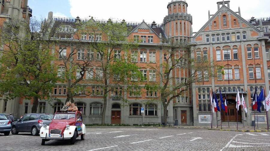 Lille Driving Tour by Convertible Citroen 2CV - The guide’s stories and local suggestions