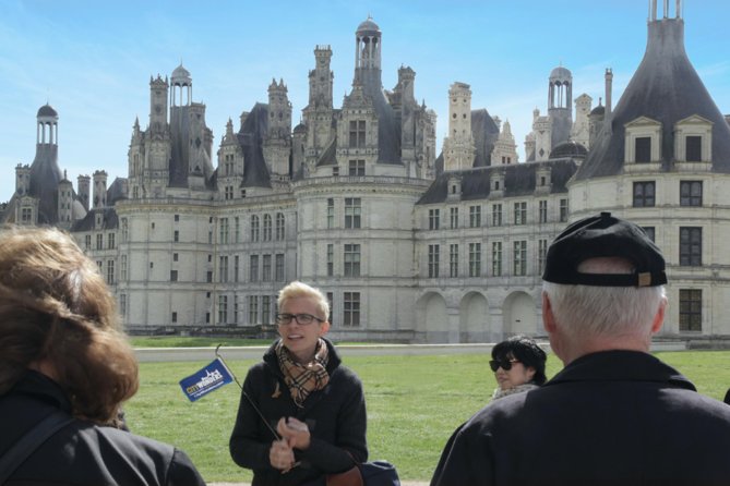 Loire Valley Castles Day Trip from Paris with Complementary Wine - Guides, group size, and the feel of the day