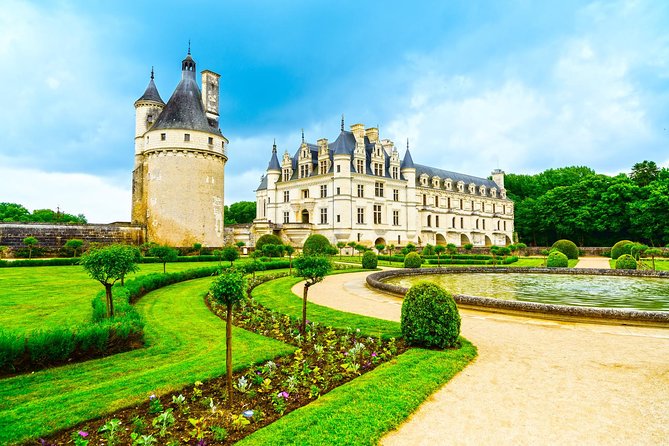 Loire Valley Wine and Castles Small-Group Day Trip from Paris - Amboise, lunch, and a royal view