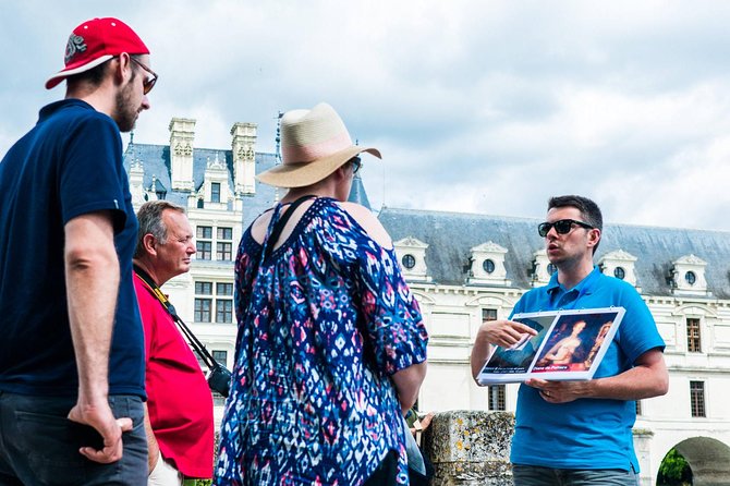 Loire Valley Wine and Castles Small-Group Day Trip from Paris - The van ride and group size