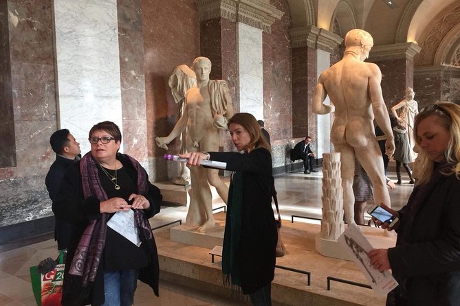 Louvre Museum - Exclusive Guided Tour (Entry Included) - A fast route through a very crowded museum