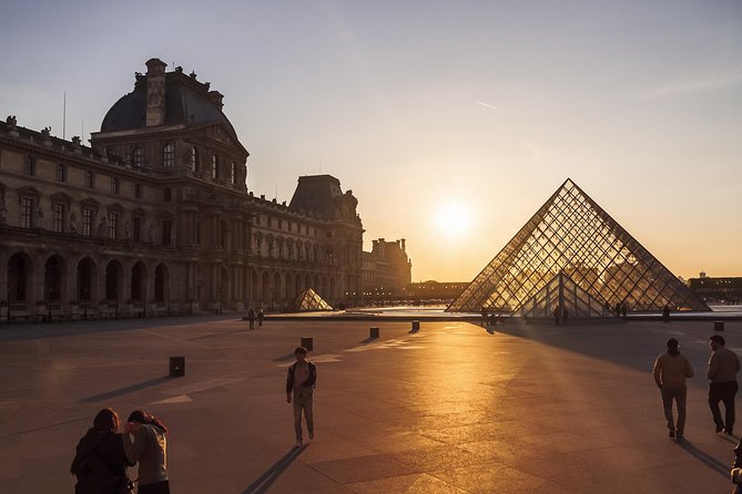 Louvre Museum - Highlights Tour with Mona Lisa - Entering a palace, not just a museum