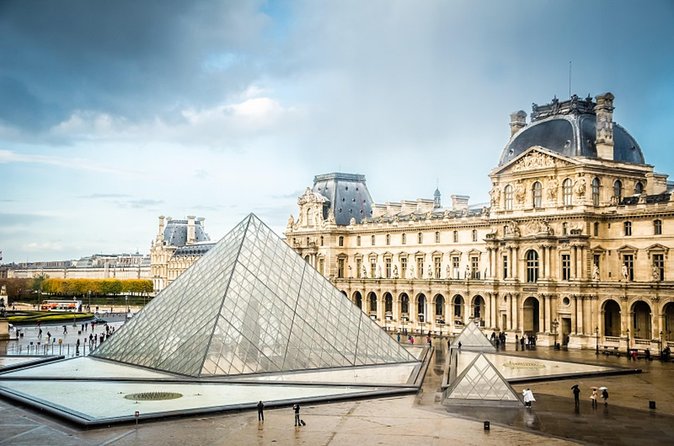 Louvre Priority Access with Mona Lisa Escort or Guided Option - Guide quality can shape the whole visit