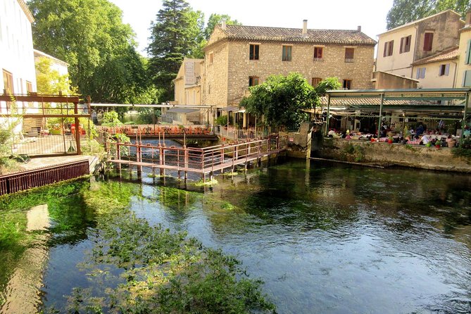 Luberon Market & Villages Day Trip from Aix-en-Provence - Roussillon brings a different color to the day