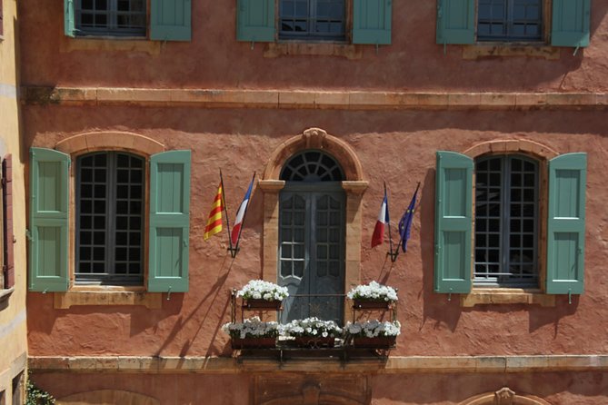 Luberon Market & Villages Day Trip from Aix-en-Provence - Lourmarin is the best stop for a market picnic
