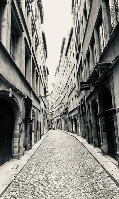 Lyon: Private Walking Tour of "Traboules" in the Old Town - Meeting beside Lyon Cathedral