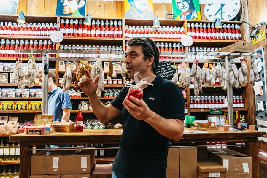 Lyon: Vieux Lyon Food Tasting Walking Tour - Key points at a glance