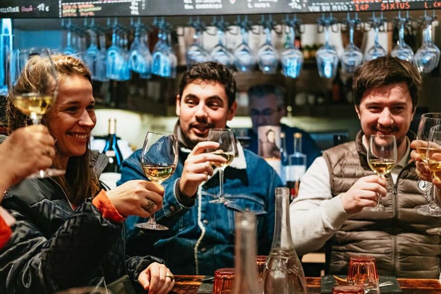 Lyon: Vieux Lyon Food Tasting Walking Tour - Five stops, with enough food for lunch