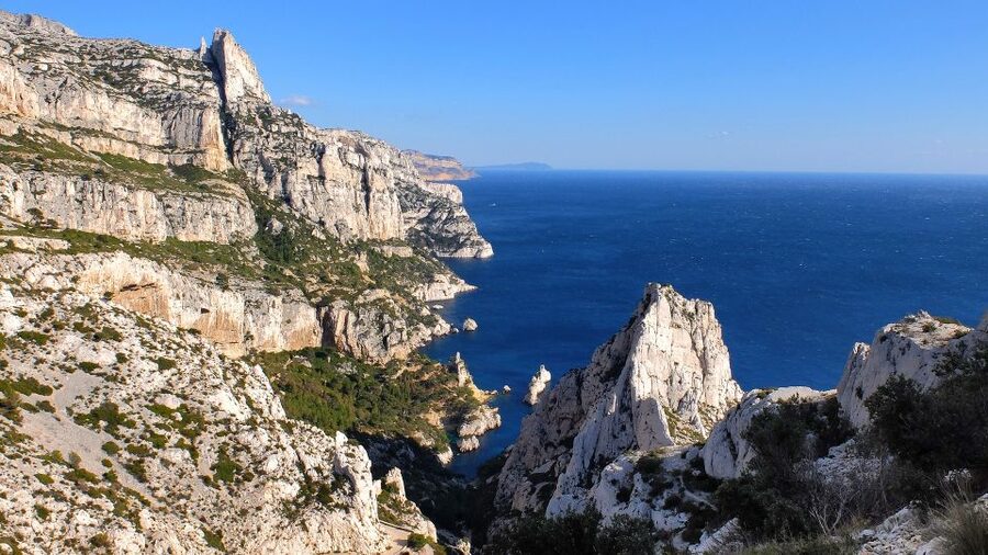 Marseille: Calanques National Park Guided Hike with Picnic - Picnic time beside the sea