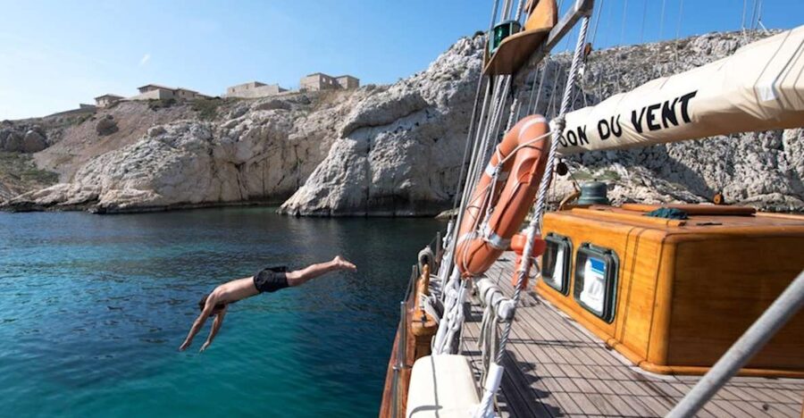 Marseille: Calanques Sailing Day Trip with Lunch and Wine - Boarding Le Don du Vent at Marseille’s old harbor