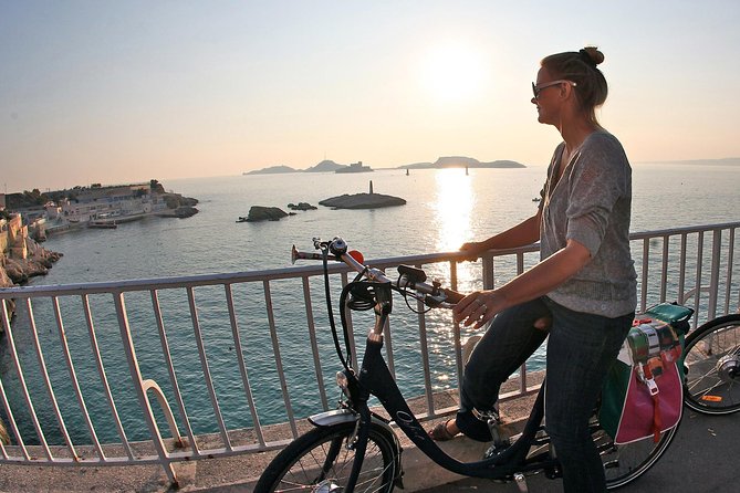 Marseille Grand E-Bike Tour : "le tour du Fada" - Pharo Palace looks back over the harbor entrance