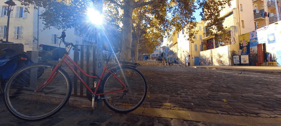 Marseille: Half-Day City Highlights Guided Walking Tour - Crossing the city toward Vallon des Auffes