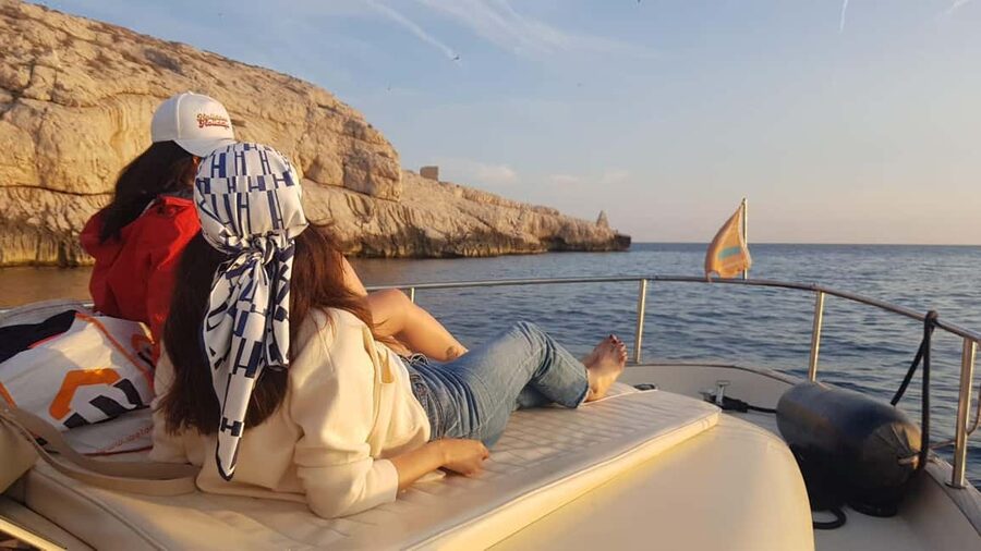 Marseille: Sunset Boat Cruise with Dinner and Drinks - At a glance