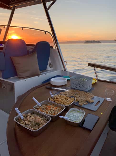 Marseille: Sunset Boat Cruise with Dinner and Drinks - The Frioul archipelago and the swimming cove