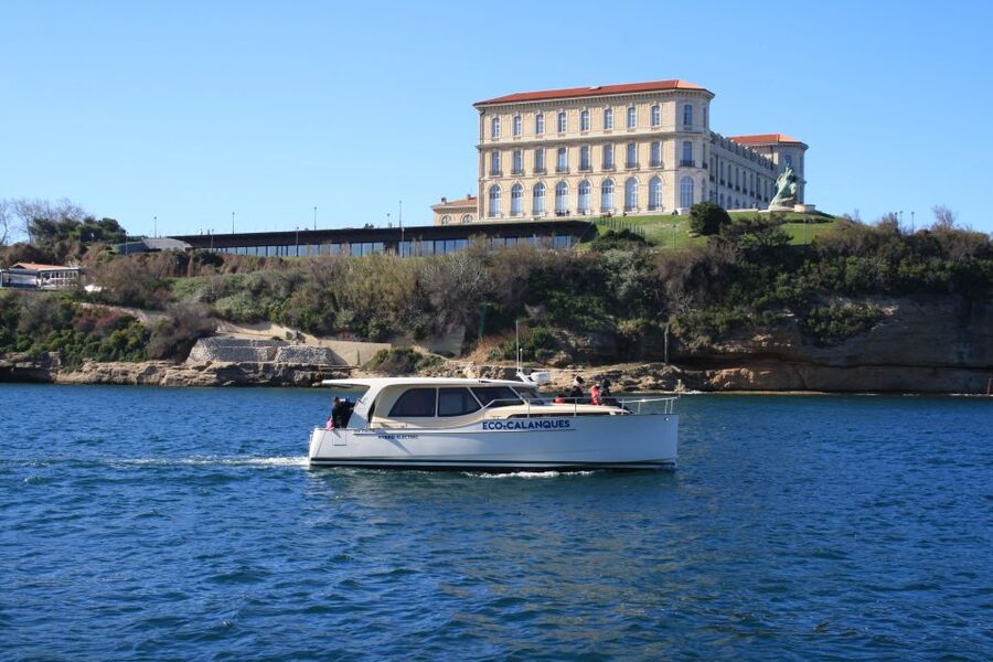 Marseille: Sunset Boat Cruise with Dinner and Drinks - Leaving from the Old Port at 6:00 or 7:00 PM