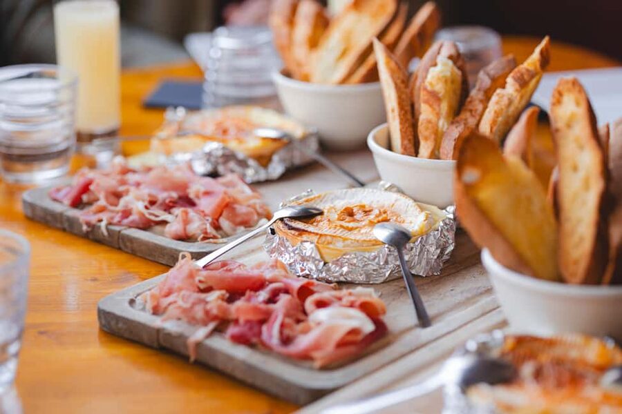Marseille: Walking Food Tour with Full Meal - Le Panier, where the walk gets more atmospheric