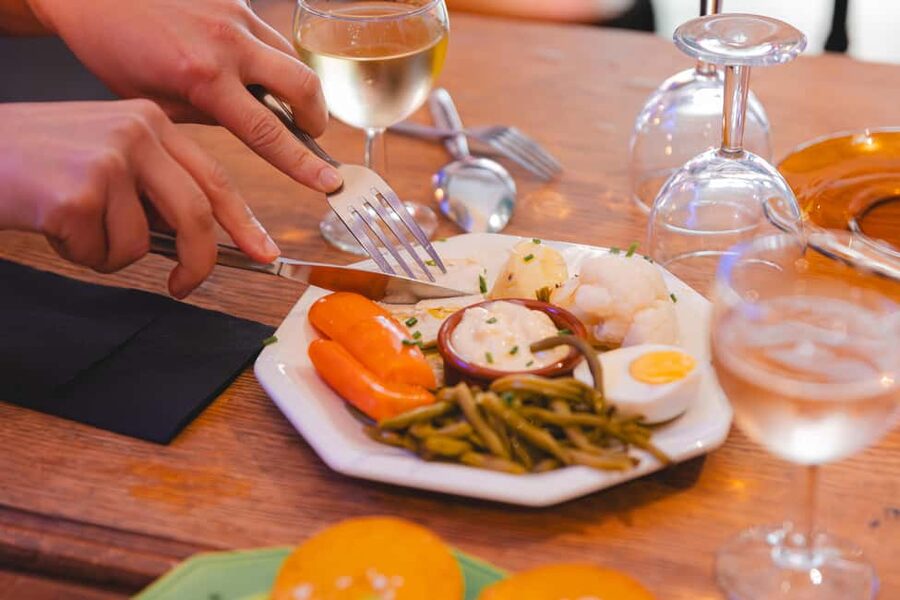 Marseille: Walking Food Tour with Full Meal - The guides make the biggest difference