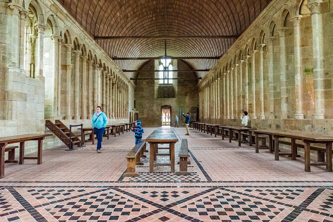 Mont Saint Michel Day Trip from Paris with English Speaking Guide - Arriving at the island and handling the shuttle