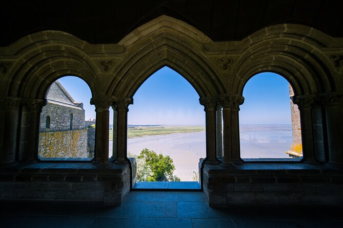 Mont Saint Michel Day Trip from Paris with English Speaking Guide - Lunch choices on the island