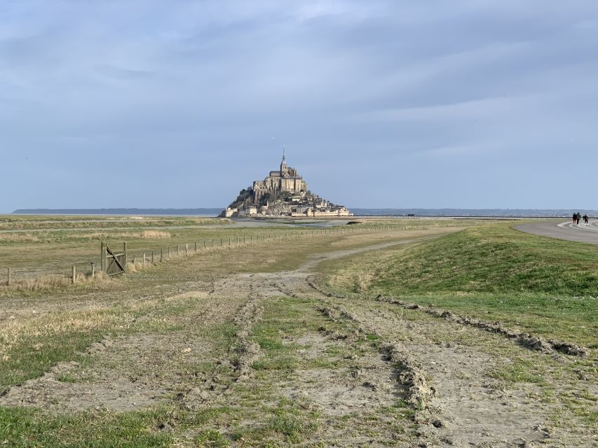 Mont Saint Michel: Walking Tour & Optional Abbey Ticket - The ramparts and the bay views