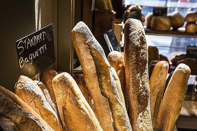 Montmartre Hidden Gems and Scenic Highlights Walking Tour - Bateau-Lavoir and Montmartre’s painters