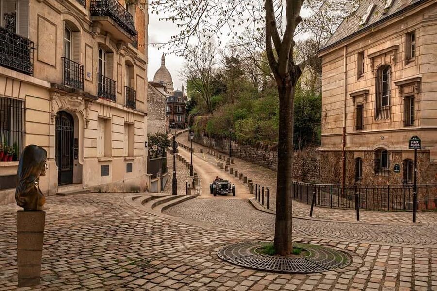 Montmartre Walking Tour with a Local Guide - Who should book this Montmartre walk