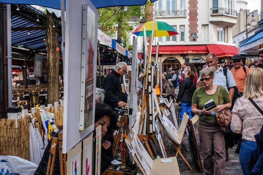 Montmartre Walking Tour with a Local Guide - Place du Tertre and the working artist tradition