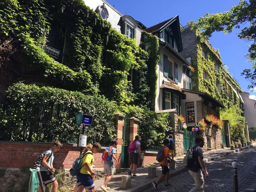 Montmartre Walking Tour with a Local Guide - What the guide adds to the walk