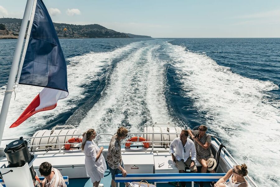 Nice: 1-Hour Sightseeing Cruise to Villefranche Bay - The return across the Baie des Anges