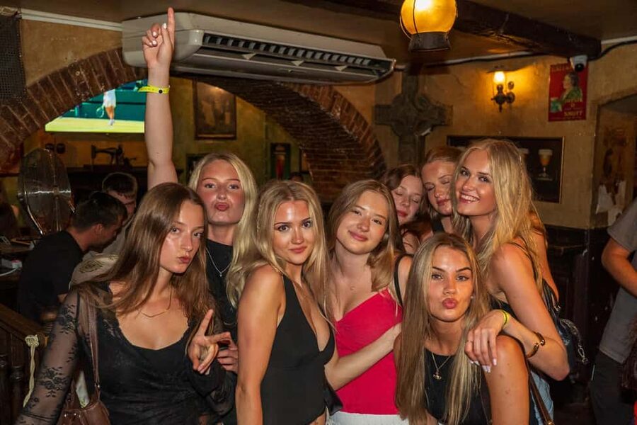 Nice: Party Bar Crawl with Club VIP, 6 Shots, and Games - Practical booking advice for weekends