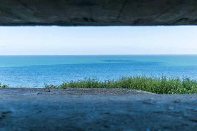Normandy D-Day Small-Group Day Trip with Omaha Beach, Cemetery & Cider Tasting - Cider and apple juice offer a Normandy finish