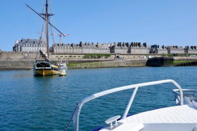 One hour boat trip with a local (Commented FR & EN)