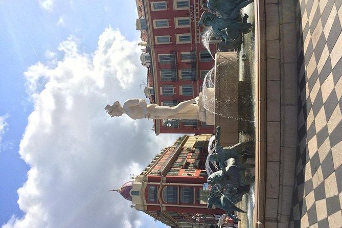 Original Nice city tour ( pedicab-vélo taxi) - The Monument aux Morts and Quai Rauba Capeu