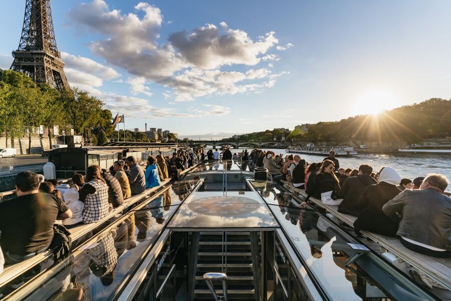 Paris: 1-Hour Sightseeing Cruise and 3-Course Bistro Dinner - What arrives at Bistro Parisien