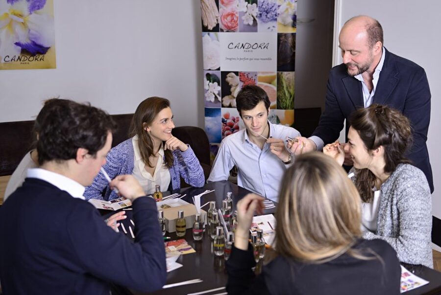 Paris: 2-Hour Perfume Creation Workshop - Smelling 12 fragrances without tiring your nose