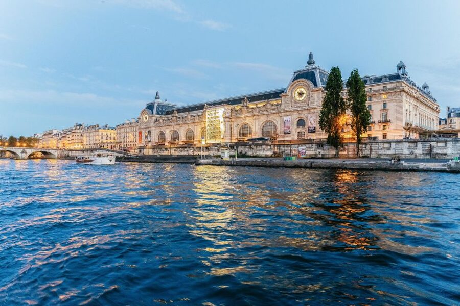 Paris: 3-Course-Dinner Cruise on the Seine with live music - Choosing the right service package