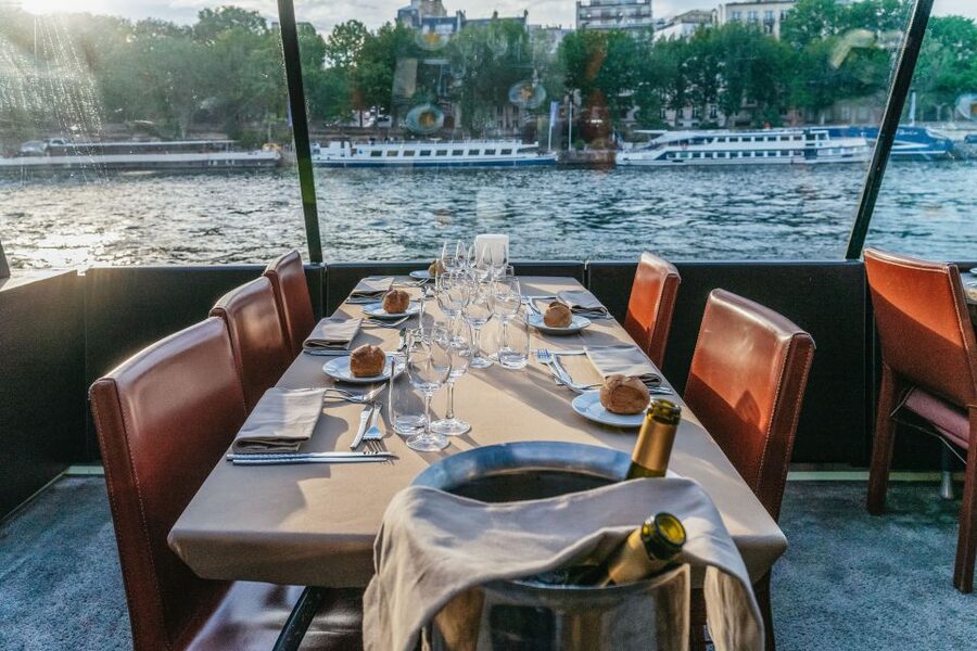 Paris: 3-Course-Dinner Cruise on the Seine with live music - What dinner is like on board