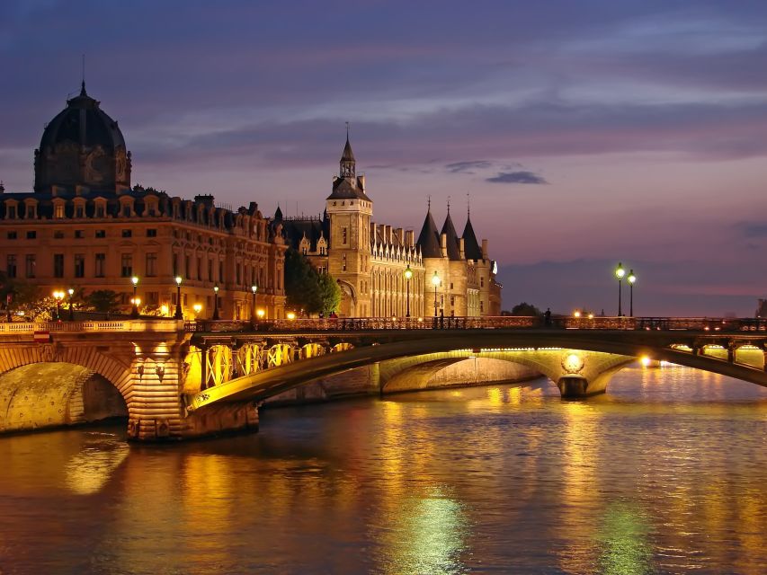 Paris: 3-Course-Dinner Cruise with Wine on the Seine River - Paris begins at the Eiffel Tower