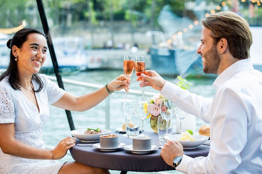 Paris: 3-Course-Dinner Cruise with Wine on the Seine River - Should you book the Bateaux Parisiens dinner cruise?