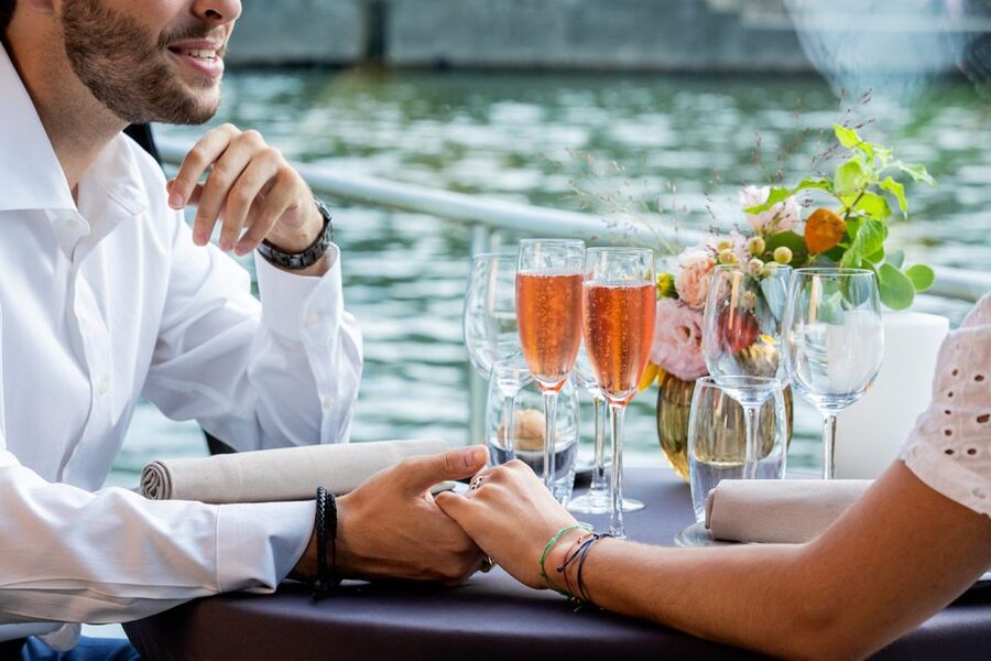 Paris: 3-Course-Dinner Cruise with Wine on the Seine River - Why the early departure can be the right choice