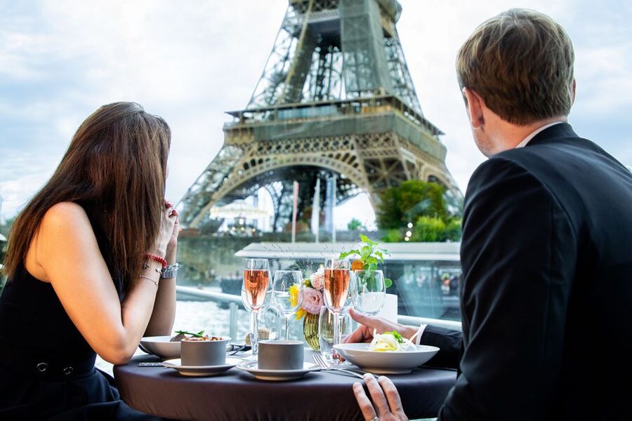 Paris: 3-Course-Dinner Cruise with Wine on the Seine River - Practical details before you go