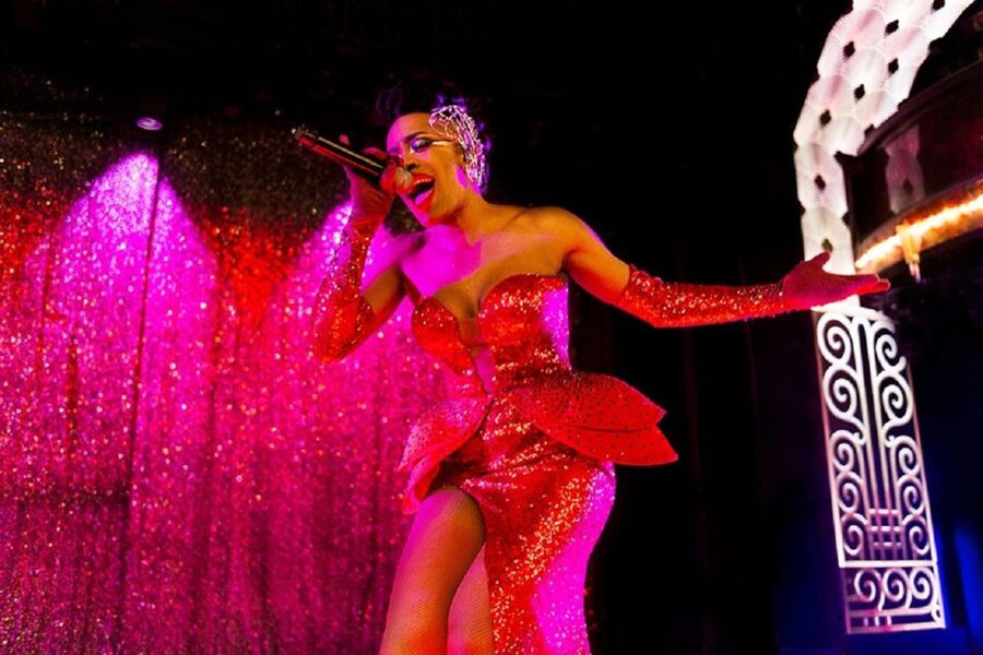 Paris: 3-Course Dinner & Show at Paradis Latin Cabaret - Dinner with a pre-show instead of a quiet meal
