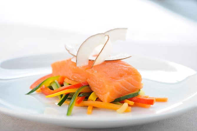 Paris 3-Course Gourmet Dinner and Sightseeing Seine River Cruise - Drinks, seating, and extra charges